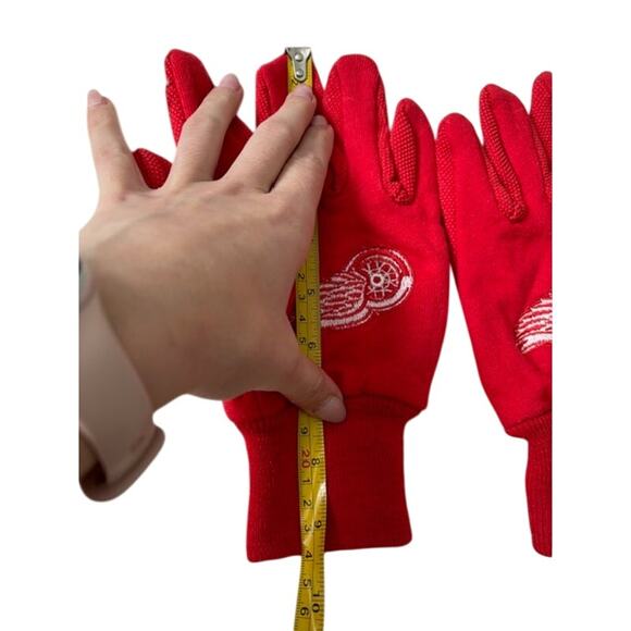 Vintage 90s Embroidered Detroit Red Wings Hockey Red Jersey Gloves - Picture 5 of 5